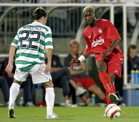 USA SOCCER LIVERPOOL CELTIC Djibril Cisse action epa000240026 Liverpool s Djibril Cisse (R) kicks ball by Celtic s Ross Wallace (L) during the Champions World soccer game at Rentschler Field in East Hartford, Connecticut Monday, 26 July 2004. Liverpool won 5-1. EAST HARTFORD United States  Copyright: xDEANxFORBESx