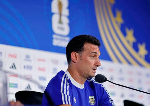 July 14, 2026, Atlanta, Georgia, United States: Lionel Scaloni, head coach of the Argentina speaks during the press conference, PK, Pressekonferenz of Argentina one day ahead of the FIFA World Cup, WM, Weltmeisterschaft, Fussball 2026 semifinal match between England and Argentina at Atlanta Stadium (Mercedes-Benz Stadium) in Atlanta, Georgia, United States on July 14, 2026. Photo: DiaEsportivo Atlanta United States - ZUMAh208 20260714_zsp_h208_020 Copyright: xHeulerxAndreyx