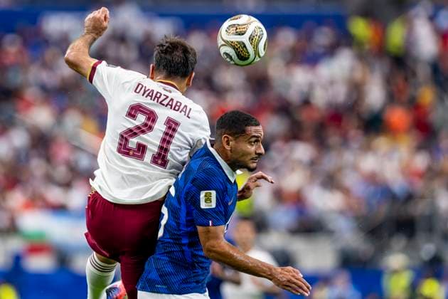 DALLAS - Mikel Oyarzabal of Spain and Maxence Lacroix of France during the 2026 World Cup match between France and Spain at Dallas Stadium on July 14, 2026, in Dallas, United States. (Photo by Stefan Koops EYE4IMAGES DeFodi Images) - *** DALLAS: Mikel Oyarzabal of Spain and Maxence Lacroix of France during the 2026 World Cup match between France and Spain at Dallas Stadium on July 14, 2026, in Dallas, United States. Photo by Stefan Koops, EYE4IMAGES, DeFodi Images