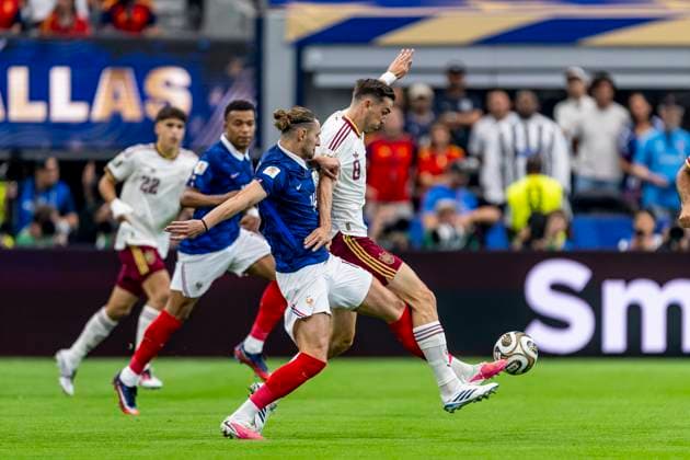DALLAS - (lr) Adrien Rabiot of France and Fabian Ruiz of Spain during the 2026 World Cup match between France and Spain at Dallas Stadium on July 14, 2026, in Dallas, United States. (Photo by Stefan Koops EYE4IMAGES DeFodi Images) - *** DALLAS — Adrien Rabiot of France and Fabian Ruiz of Spain during the 2026 World Cup match between France and Spain at Dallas Stadium on July 14, 2026, in Dallas, United States. Photo by Stefan Koops, EYE4IMAGES, DeFodi Images