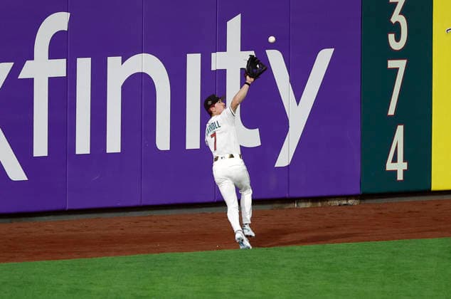 National League Corbin Carroll catches a fly ball from.American League first baseman Ben Rice in the sixth inning of the 2026 MLB, Baseball Herren, USA All-Star Game at Citizens Bank Park in Philadelphia, Pennsylvania, on Tuesday, July 14, 2026.  PHI20260714933 LAURENCExKESTERSON