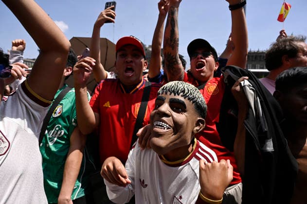 Spain V France FIFA Fan Festival - FIFA World Cup, WM, Weltmeisterschaft, Fussball 2026 Spain football fans celebrate the victory over France after watching the FIFA World Cup 2026 semifinals match on a giant screen at the FIFA World Cup Fan Festival on July 14, 2026 in Mexico City, Mexico. Spain defeated France 2-0 to advance to the final. (Photo by Carlos Tischler Eyepix Group) Copyright: xCarlosxTischler xEyepixxGroupx CT_14072026_192937