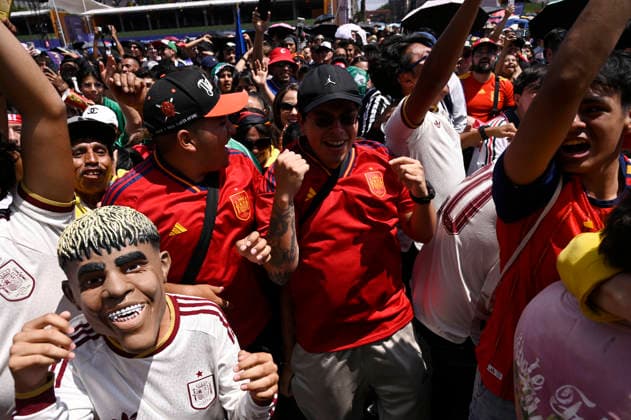 Spain V France FIFA Fan Festival - FIFA World Cup, WM, Weltmeisterschaft, Fussball 2026 Spain football fans celebrate the victory over France after watching the FIFA World Cup 2026 semifinals match on a giant screen at the FIFA World Cup Fan Festival on July 14, 2026 in Mexico City, Mexico. Spain defeated France 2-0 to advance to the final. (Photo by Carlos Tischler Eyepix Group) Copyright: xCarlosxTischler xEyepixxGroupx CT_14072026_192939
