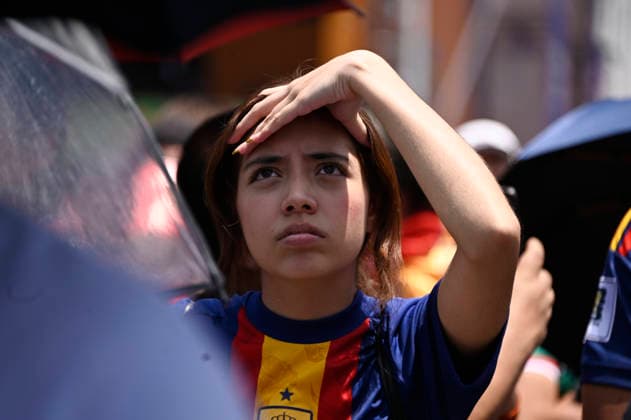 Spain V France FIFA Fan Festival - FIFA World Cup, WM, Weltmeisterschaft, Fussball 2026 A Spain female football fan reacts while watching the FIFA World Cup 2026 semifinals match between Spain and France on a giant screen at the FIFA World Cup Fan Festival on July 14, 2026 in Mexico City, Mexico. Spain defeated France 2-0 to advance to the final. (Photo by Carlos Tischler Eyepix Group) Copyright: xCarlosxTischler xEyepixxGroupx CT_14072026_192916