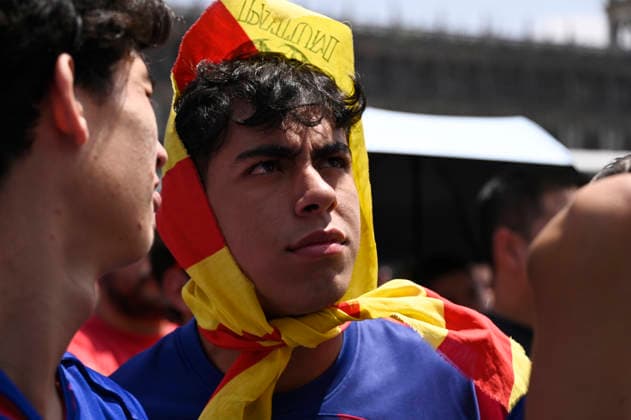 Spain V France FIFA Fan Festival - FIFA World Cup, WM, Weltmeisterschaft, Fussball 2026 A Spain football fan watching the FIFA World Cup 2026 semifinals match between Spain and France on a giant screen at the FIFA World Cup Fan Festival on July 14, 2026 in Mexico City, Mexico. Spain defeated France 2-0 to advance to the final. (Photo by Carlos Tischler Eyepix Group) Copyright: xCarlosxTischler xEyepixxGroupx CT_14072026_192934