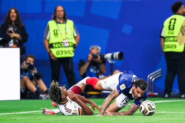 July 14, 2026, USA: Lamine Yamal player of Spain and Theo Hernandez player of France during the FIFA World Cup, WM, Weltmeisterschaft, Fussball semifinal match between France and Spain, at Dallas Stadium, in Texas, United States, on Tuesday, July 14, 2026. USA - ZUMAc233 0861641871st Copyright: xVanessaxCarvalhox