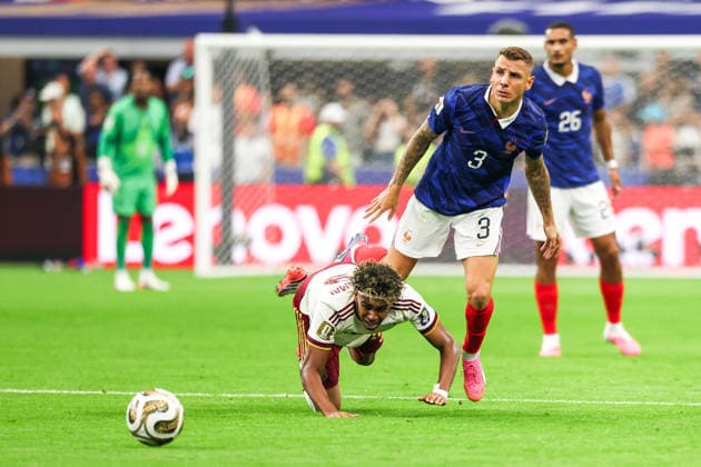 July 14, 2026, USA: Lamine Yamal player of Spain and Lucas Digne player of France during the FIFA World Cup, WM, Weltmeisterschaft, Fussball semifinal match between France and Spain, at Dallas Stadium, in Texas, United States, on Tuesday, July 14, 2026. USA - ZUMAc233 0861642426st Copyright: xVanessaxCarvalhox