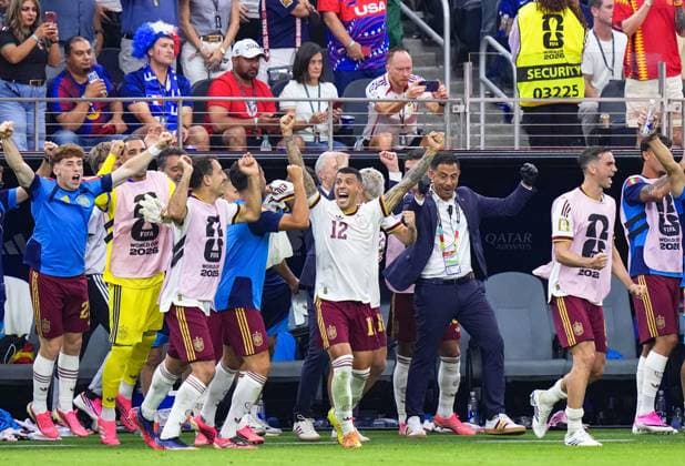 Football: 2026 World Cup Spain players celebrate following a 2-0 victory over France in a World Cup semifinal football match at Dallas Stadium in Arlington, Texas, on July 14, 2026.  A14AA0005623096P