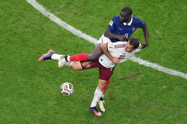Dayot Upamecano A of France battles for the ball with Mikel Oyarzabal B of Spain during the 2026 FIFA World Cup, WM, Weltmeisterschaft, Fussball semifinal match between France and Spain at AT&T Stadium in Arlington, United States, 14 July 2026. FIFA World Cup 2026 semifinals - France vs Spain ACHTUNG: NUR REDAKTIONELLE NUTZUNG  Copyright: xKennethxFernandezx AMDEP8723 20260714-55020894965_1 FIFA World Cup 2026 semifinals - France vs Spain !ACHTUNG: NUR REDAKTIONELLE NUTZUNG!  Copyright: xIMAGO KennethxFernandezx imago images 0861636722 0861636722st