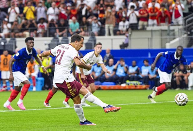 Football: 2026 World Cup Spain s Mikel Oyarzabal (21) scores the team s first goal from the penalty spot in the first half of a World Cup semifinal football match against France at Dallas Stadium in Arlington, Texas, on July 14, 2026.  A14AA0005623123P