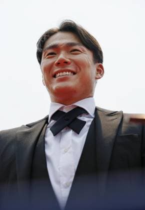 Baseball: MLB, Baseball Herren, USA All-Star Game Yoshinobu Yamamoto of the Los Angeles Dodgers meets the press after taking part in a red carpet show ahead of Major League Baseball s All-Star Game at Citizens Bank Park in Philadelphia on July 14, 2026.  A14AA0005623143P