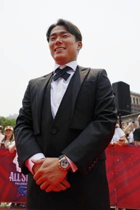 Baseball: MLB, Baseball Herren, USA All-Star Game Yoshinobu Yamamoto of the Los Angeles Dodgers meets the press after taking part in a red carpet show ahead of Major League Baseball s All-Star Game at Citizens Bank Park in Philadelphia on July 14, 2026.  A14AA0005623144P