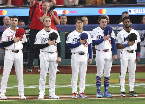 Baseball: MLB, Baseball Herren, USA All-Star Game National League players line up ahead of the Major League Baseball All-Star Game against the American League at Citizens Bank Park in Philadelphia on July 14, 2026.  A14AA0005623147P