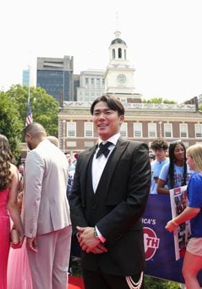 Baseball: MLB, Baseball Herren, USA All-Star Game Yoshinobu Yamamoto of the Los Angeles Dodgers is pictured after taking part in a red carpet show held ahead of the Major League Baseball All-Star Game at Citizens Bank Park in Philadelphia on July 14, 2026.  A14AA0005623163P