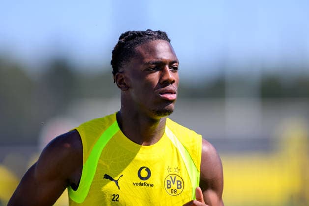 14.07.2026: Bundesliga, Borussia Dortmund öffentliches Training, Saisonstart 2026 2027 in Dortmund Joane Gadou (Borussia Dortmund) läuft sich warm. *** July 14, 2026: Bundesliga, Borussia Dortmund public training session, start of the 2026–2027 season in Dortmund; Joane Gadou warms up with Borussia Dortmund Copyright: xDavidxInderliedx
