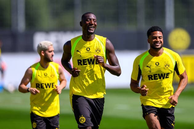 14.07.2026: Bundesliga, Borussia Dortmund öffentliches Training, Saisonstart 2026 2027 in Dortmund Yan Couto (Borussia Dortmund) (l-r), Serhou Guirassy (Borussia Dortmund) und Almugera Kabar (Borussia Dortmund) laufen sich warm. *** July 14, 2026: Bundesliga, Borussia Dortmund public training session, start of the 2026–2027 season in Dortmund. Yan Couto (Borussia Dortmund), Serhou Guirassy (Borussia Dortmund), and Almugera Kabar (Borussia Dortmund) are warming up. Copyright: xDavidxInderliedx