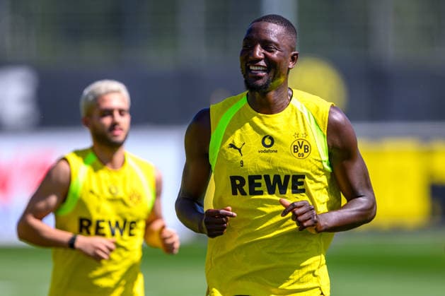 14.07.2026: Bundesliga, Borussia Dortmund öffentliches Training, Saisonstart 2026 2027 in Dortmund Serhou Guirassy (Borussia Dortmund) läuft sich warm. *** July 14, 2026: Bundesliga, Borussia Dortmund public training session, start of the 2026–2027 season in Dortmund; Serhou Guirassy warms up with Borussia Dortmund Copyright: xDavidxInderliedx