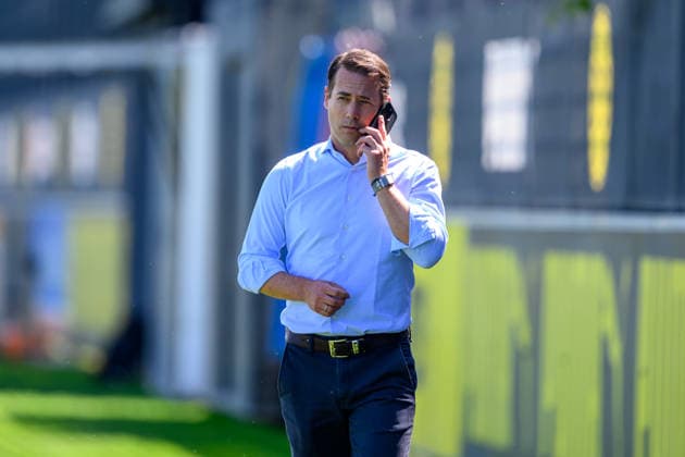 14.07.2026: Bundesliga, Borussia Dortmund öffentliches Training, Saisonstart 2026 2027 in Dortmund Lars Ricken telefoniert. *** July 14, 2026: Bundesliga, Borussia Dortmund public training session, start of the 2026–2027 season in Dortmund; Lars Ricken is on the phone Copyright: xDavidxInderliedx