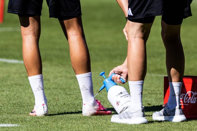 COLOGNE, GERMANY - JULY 15: Said El Mala (1. FC Koeln, 13) getting treatment for his ankle during a training session of season 2026 27 at Geissbockheim on July 15, 2026 in Cologne, Germany. North Rhine Westphalia Germany Copyright: xSteffiexWunderlx