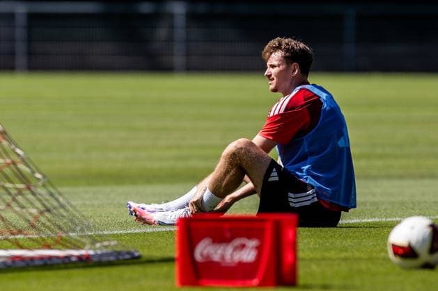 COLOGNE, GERMANY - JULY 15: Rav van den Berg (1. FC Koeln, 33) holding his ankle - injury? - during a training session of season 2026 27 at Geissbockheim on July 15, 2026 in Cologne, Germany. North Rhine Westphalia Germany Copyright: xSteffiexWunderlx