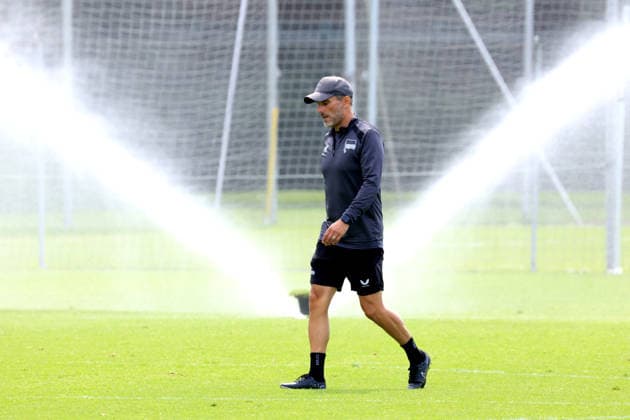 DEU, DFL, 2. FBL Hertha BSC, Training, 15.07.2026, Sportforum, Berlin, DEU, DFL, 2. FBL Hertha BSC, Training, Cheftrainer Stefan Leitl (Hertha BSC Berlin), Rasensprenger DFL - regulations prohibit any use of Photographs as image sequences and or quasi-video Berlin Sportforum Berlin Deutschland *** GER, DFL, 2nd Bundesliga Hertha BSC, Training, July 15, 2026, Sportforum, Berlin, GER, DFL, 2nd Bundesliga Hertha BSC, Training, Head Coach Stefan Leitl, Hertha BSC Berlin, Sprinkler System. DFL regulations prohibit any use of photographs as image sequences and or quasi-video. Berlin Sportforum, Berlin, Germany Copyright: xNordphotox xEnglerx