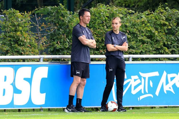 DEU, DFL, 2. FBL Hertha BSC, Training, 15.07.2026, Sportforum, Berlin, DEU, DFL, 2. FBL Hertha BSC, Training, Konditionstrainer Hendrik Kuchno (Hertha BSC Berlin), Psychologin Paula Isringhausen DFL - regulations prohibit any use of Photographs as image sequences and or quasi-video Berlin Sportforum Berlin Deutschland *** GER, DFL, 2nd Bundesliga Hertha BSC, Training, July 15, 2026, Sportforum, Berlin, GER, DFL, 2nd Bundesliga Hertha BSC, Training, Fitness Coach Hendrik Kuchno, Hertha BSC Berlin, Psychologist Paula Isringhausen. DFL regulations prohibit any use of photographs as image sequences and or quasi-video. Berlin Sportforum, Berlin, Germany Copyright: xNordphotox xEnglerx