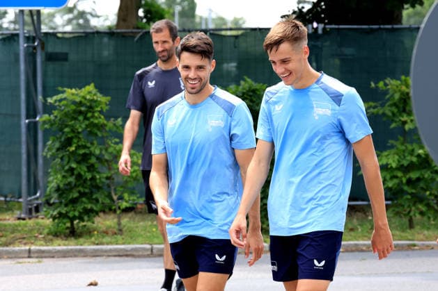 DEU, DFL, 2. FBL Hertha BSC, Training, 15.07.2026, Sportforum, Berlin, DEU, DFL, 2. FBL Hertha BSC, Training, Josip Brekalo (Hertha BSC Berlin 7) und sein Bruder Filip DFL - regulations prohibit any use of Photographs as image sequences and or quasi-video Berlin Sportforum Berlin Deutschland *** GER, DFL, 2nd Bundesliga Hertha BSC, Training, July 15, 2026, Sportforum, Berlin, GER, DFL, 2nd Bundesliga Hertha BSC, Training, Josip Brekalo of Hertha BSC Berlin 7 and his brother Filip. DFL regulations prohibit any use of photographs as image sequences and or quasi-video. Berlin Sportforum, Berlin, Germany Copyright: xNordphotox xEnglerx