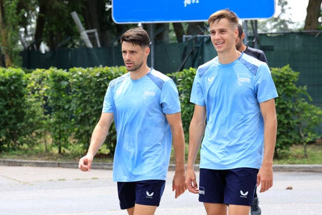 DEU, DFL, 2. FBL Hertha BSC, Training, 15.07.2026, Sportforum, Berlin, DEU, DFL, 2. FBL Hertha BSC, Training, Josip Brekalo (Hertha BSC Berlin 7) und sein Bruder Filip DFL - regulations prohibit any use of Photographs as image sequences and or quasi-video Berlin Sportforum Berlin Deutschland *** GER, DFL, 2nd Bundesliga Hertha BSC, Training, July 15, 2026, Sportforum, Berlin, GER, DFL, 2nd Bundesliga Hertha BSC, Training, Josip Brekalo of Hertha BSC Berlin 7 and his brother Filip. DFL regulations prohibit any use of photographs as image sequences and or quasi-video. Berlin Sportforum, Berlin, Germany Copyright: xNordphotox xEnglerx