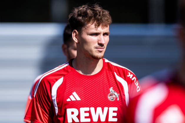 COLOGNE, GERMANY - JULY 15: Rav van den Berg (1. FC Koeln, 33) during a training session of season 2026 27 at Geissbockheim on July 15, 2026 in Cologne, Germany. North Rhine Westphalia Germany Copyright: xSteffiexWunderlx