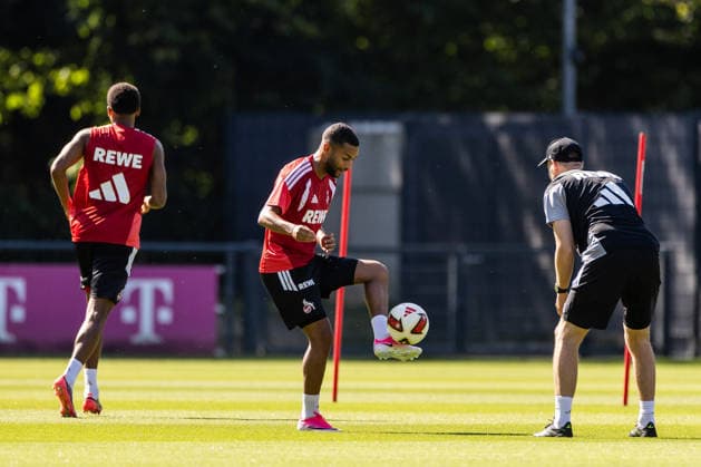 COLOGNE, GERMANY - JULY 15: Linton Maina (1. FC Koeln, 37) controls the ball during a training session of season 2026 27 at Geissbockheim on July 15, 2026 in Cologne, Germany. North Rhine Westphalia Germany Copyright: xSteffiexWunderlx
