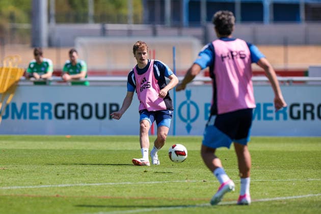 15.07.2026, Fussball, Training des FC Schalke 04. Finn Porath (FC Schalke 04). Gelsenkirchen Trainingsgelände FC Schalke 04 NRW Deutschland xRHR-FOTO YYx *** July 15, 2026, Soccer, FC Schalke 04 practice Finn Porath FC Schalke 04 Gelsenkirchen FC Schalke 04 training facility NRW Germany xRHR PHOTO YYx Copyright: RHR-FOTOx RHR-FOTO YY