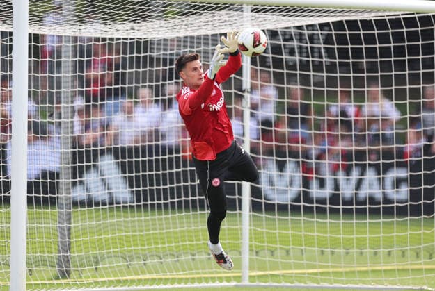 Football: Eintracht Frankfurt goalkeeper Michael Zetterer is expected to join Leeds United – archive photos