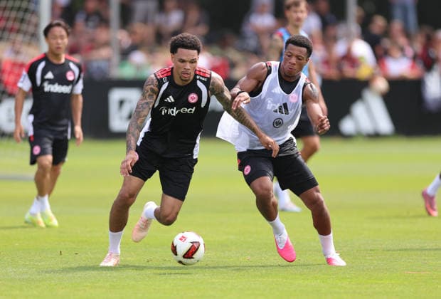 15.07.2026, Fussball Training, Eintracht Frankfurt, v.l., Pharell Nnamdi Collins (Eintracht Frankfurt), Jessic Ngankam (Eintracht Frankfurt) DFL DFB REGULATIONS PROHIBIT ANY USE OF PHOTOGRAPHS AS IMAGE SEQUENCES AND OR QUASI-VIDEO. xdcx *** July 15, 2026, Soccer practice, Eintracht Frankfurt, from left: Pharell Nnamdi Collins (Eintracht Frankfurt), Jessic Ngankam (Eintracht Frankfurt). DFL and DFB regulations prohibit any use of photographs as image sequences and or quasi-video. xdcx Copyright: HMBxMedia Claus