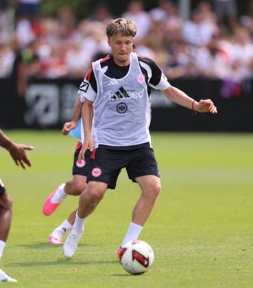 15.07.2026, Fussball Training, Eintracht Frankfurt, v.l., Niko Ilicevic (Eintracht Frankfurt) DFL DFB REGULATIONS PROHIBIT ANY USE OF PHOTOGRAPHS AS IMAGE SEQUENCES AND OR QUASI-VIDEO. xdcx *** July 15, 2026, Soccer Practice, Eintracht Frankfurt, from left: Niko Ilicevic, Eintracht Frankfurt. DFL and DFB regulations prohibit any use of photographs as image sequences and or quasi-video. xdcx Copyright: HMBxMedia Claus