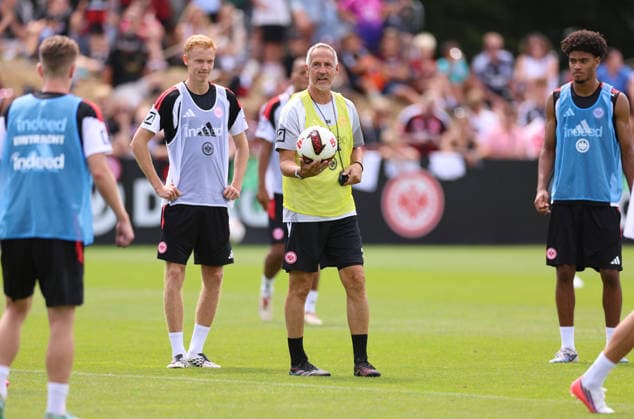 15.07.2026, Fussball Training, Eintracht Frankfurt, v.l., Trainer Adi Hütter (Eintracht Frankfurt) DFL DFB REGULATIONS PROHIBIT ANY USE OF PHOTOGRAPHS AS IMAGE SEQUENCES AND OR QUASI-VIDEO. xdcx *** July 15, 2026, Soccer Practice, Eintracht Frankfurt, from left, Coach Adi Hütter, Eintracht Frankfurt. DFL and DFB regulations prohibit any use of photographs as image sequences and or quasi-video. xdcx Copyright: HMBxMedia Claus