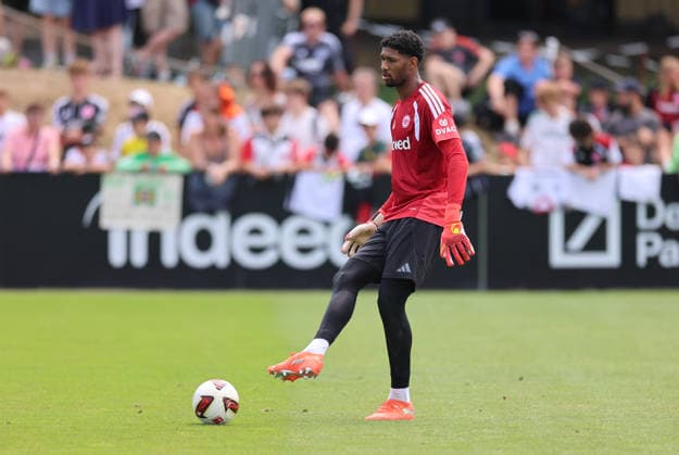 15.07.2026, Fussball Training, Eintracht Frankfurt, v.l., Torwart Kaua Kaua-Morais Vieira Dos Santos (Eintracht Frankfurt) DFL DFB REGULATIONS PROHIBIT ANY USE OF PHOTOGRAPHS AS IMAGE SEQUENCES AND OR QUASI-VIDEO. xdcx *** July 15, 2026, Soccer Practice, Eintracht Frankfurt, from left: Goalkeeper Kaua Kaua Morais Vieira Dos Santos, Eintracht Frankfurt. DFL and DFB regulations prohibit any use of photographs as image sequences and or quasi-video. xdcx Copyright: HMBxMedia Claus