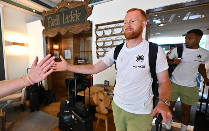 15.07.2026 - Fussball - 2. Bundesliga - Saison 2026 2027 - SpVgg Greuther Fürth Fuerth - Trainingslager Bad Wörishofen - - xwoxzix - Paul Will (13, SpVgg Greuther Fürth ) trifft im Hotel Das Parkhotel ein *** July 15, 2026 Soccer 2. Bundesliga 2026–2027 Season SpVgg Greuther Fürth Fürth Training Camp in Bad Wörishofen xwoxzix Paul Will 13, SpVgg Greuther Fürth arrives at Das Parkhotel