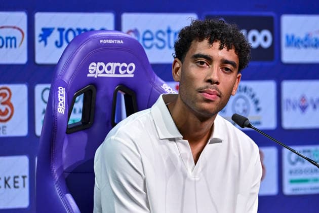 IPA86704842 - ACF Fiorentina midfielder Arthur Atta speaks during a press conference, PK, Pressekonferenz at the presentation of ACF Fiorentina s new player, Arthur Atta, for an Italian Serie A soccer match in Bagno a Ripoli (FI), Italy, on July 15, 2026  Copyright: xLisaxGuglielmi IPAxSportx xx 86704842