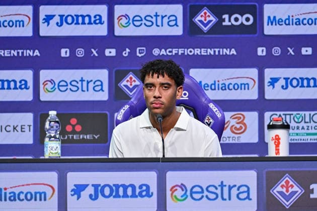 IPA86704844 - ACF Fiorentina midfielder Arthur Atta speaks during a press conference, PK, Pressekonferenz at the presentation of ACF Fiorentina s new player, Arthur Atta, for an Italian Serie A soccer match in Bagno a Ripoli (FI), Italy, on July 15, 2026  Copyright: xLisaxGuglielmi IPAxSportx xx 86704844