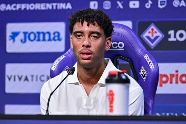 IPA86705113 - ACF Fiorentina midfielder Arthur Atta speaks during a press conference, PK, Pressekonferenz at the presentation of ACF Fiorentina s new player, Arthur Atta, for an Italian Serie A soccer match in Bagno a Ripoli (FI), Italy, on July 15, 2026  Copyright: xLisaxGuglielmi IPAxSportx xx 86705113