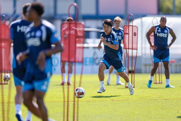 15.07.2026, Fussball, Training des FC Schalke 04. Satoshi Tanaka (FC Schalke 04). Gelsenkirchen Trainingsgelände FC Schalke 04 NRW Deutschland xRHR-FOTO YYx *** July 15, 2026, Soccer, FC Schalke 04 practice Satoshi Tanaka FC Schalke 04 Gelsenkirchen FC Schalke 04 training facility NRW Germany xRHR PHOTO YYx Copyright: RHR-FOTOx RHR-FOTO YY