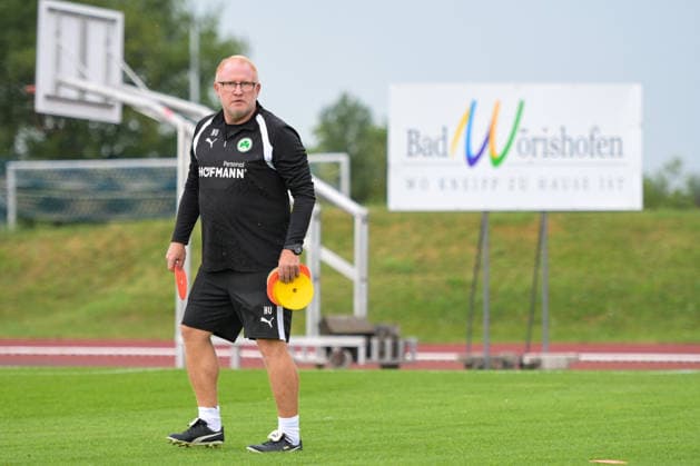 15.07.2026, Bad Wörishofen, Deutschland, 2. Bundesliga, Saison 2026 2027, Der SpVgg Greuther Fürth startet mit der ersten Trainingseinheit in sein Sommertrainingslager in Bad Wörishofen (Unterallgäu). Der Verein bereitet sich dort auf die Saison 2026 2027 vor. Cheftrainer Heiko Vogel (SpVgg Greuther Fürth) *** July 15, 2026, Bad Wörishofen, Germany, 2. Bundesliga, 2026–2027 season, SpVgg Greuther Fürth kicks off its summer training camp in Bad Wörishofen, Unterallgäu, with its first training session. The club is preparing there for the 2026–2027 season. Head Coach Heiko Vogel, SpVgg Greuther Fürth