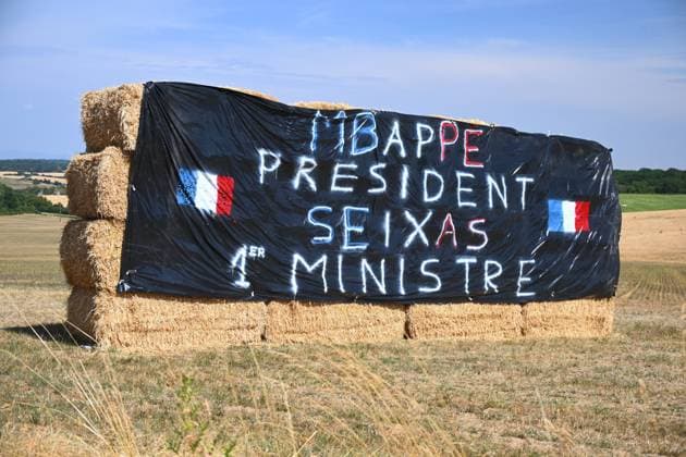 Tour de France 2026 Stage 11 NEVERS, FRANCE - JULY 15 : Illustration picture of fans of Seixas Paul (FRA) of Decathlon CMA CGM Team during stage 11 of the 113rd edition of Tour de France an UCI World Tour 2.UWT cycling road race stage for Men Elite of 161 km with start in Vichy and finish in Nevers on July 15, 2026 in Nevers, France, 15 07 2026 Nevers France  Copyright: xGarnierxEtiennex