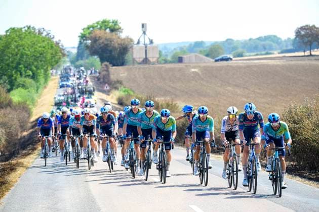 Tour de France 2026 Stage 11 NEVERS, FRANCE - JULY 15 : Illustration picture of the peloton during stage 11 of the 113rd edition of Tour de France an UCI World Tour 2.UWT cycling road race stage for Men Elite of 161 km with start in Vichy and finish in Nevers on July 15, 2026 in Nevers, France, 15 07 2026 Nevers France  Copyright: xPaponxBernardx