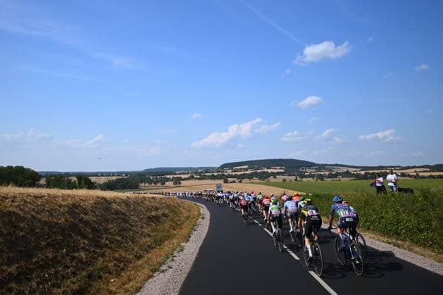 Tour de France 2026 Stage 11 NEVERS, FRANCE - JULY 15 : Illustration picture of the peloton during stage 11 of the 113rd edition of Tour de France an UCI World Tour 2.UWT cycling road race stage for Men Elite of 161 km with start in Vichy and finish in Nevers on July 15, 2026 in Nevers, France, 15 07 2026 Nevers France  Copyright: xGarnierxEtiennex