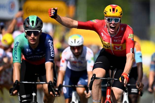Tour de France 2026 Stage 11 NEVERS, FRANCE - JULY 15 : Waerenskjold Soren (NOR) of Uno-X Mobility celebrating his victory during stage 11 of the 113rd edition of Tour de France an UCI World Tour 2.UWT cycling road race stage for Men Elite of 161 km with start in Vichy and finish in Nevers on July 15, 2026 in Nevers, France, 15 07 2026 Nevers France  Copyright: xTomasxSiskx
