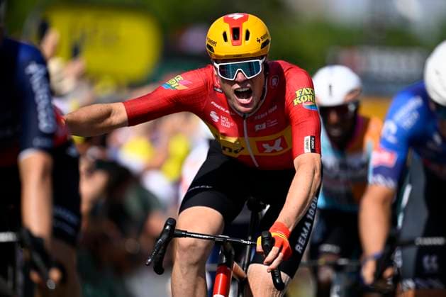 Tour de France 2026 Stage 11 NEVERS, FRANCE - JULY 15 : Waerenskjold Soren (NOR) of Uno-X Mobility celebrating his victory during stage 11 of the 113rd edition of Tour de France an UCI World Tour 2.UWT cycling road race stage for Men Elite of 161 km with start in Vichy and finish in Nevers on July 15, 2026 in Nevers, France, 15 07 2026 Nevers France  Copyright: xTomasxSiskx