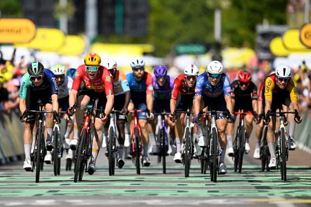 Tour de France 2026 Stage 11 NEVERS, FRANCE - JULY 15 : Waerenskjold Soren (NOR) of Uno-X Mobility, Philipsen Jasper (BEL) of Alpecin Premier Tech in the final sprint during stage 11 of the 113rd edition of Tour de France an UCI World Tour 2.UWT cycling road race stage for Men Elite of 161 km with start in Vichy and finish in Nevers on July 15, 2026 in Nevers, France, 15 07 2026 Nevers France  Copyright: xTomasxSiskx