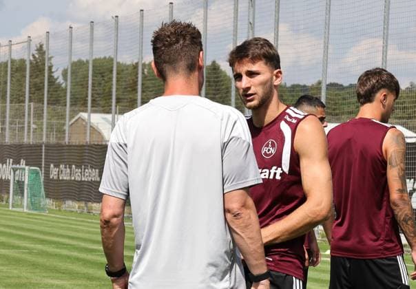 15.07.2026 - Fussball - 2. Fussball - Bundesliga - Saison 2026 2027 - 1. FC Nürnberg Nuernberg FCN ( Club ) - Training - Sportfoto Zink DaMa - xdaxmax - Miroslav Miro Klose ( Trainer 1. FC Nürnberg FCN ) Adam Markhiev (6, 1. FC Nürnberg FCN ) unterhalten sich vor Training *** July 15, 2026 Soccer 2 Soccer Bundesliga 2026–2027 Season 1 FC Nuremberg Nuremberg FCN Club Training Sports Photo Zink DaMa xdaxmax Miroslav Miro Klose Coach 1 FC Nuremberg FCN Adam Markhiev 6, 1 FC Nuremberg FCN chatting before practice