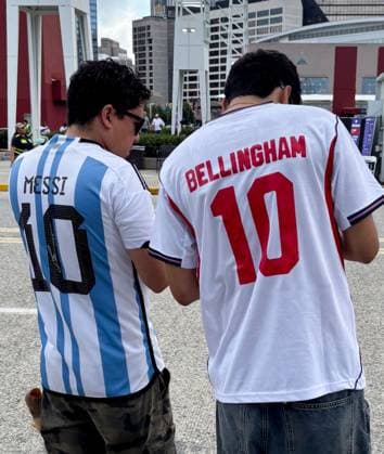 Fans of Lionel Messi of Argentina and Jude Bellingham of England outisde the ground England v Argentina, 2026 FIFA World Cup, WM, Weltmeisterschaft, Fussball Semi Final, Football, Atlanta Stadium, Atlanta, Georgia, USA - 15 Jul 2026Atlanta Atlanta Stadium Georgia (GA) United States of America  Copyright: xJavierxGarcia Shutterstockx 16992264c